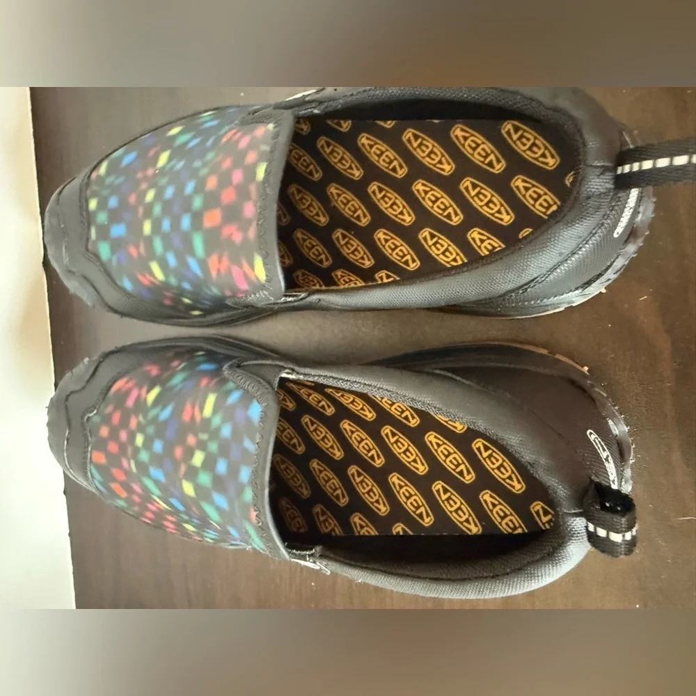 Keen vibrant rainbow